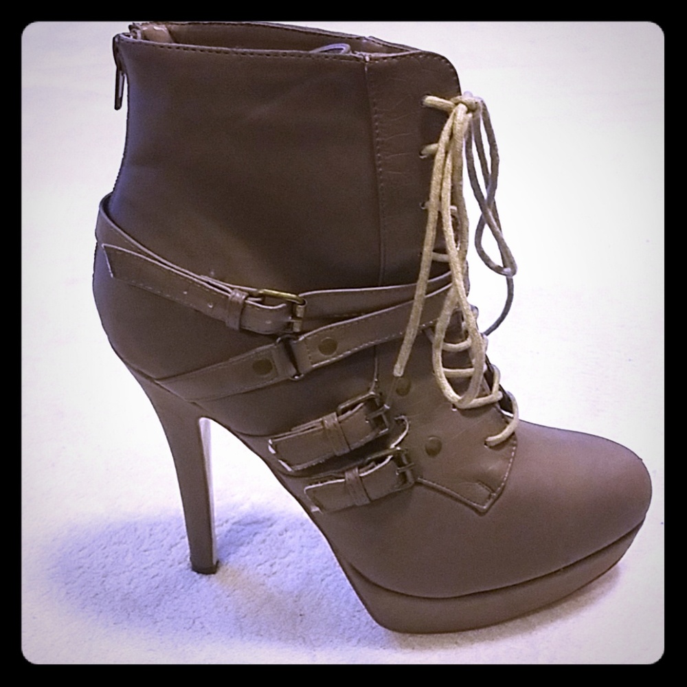 Ankle boot high heels
